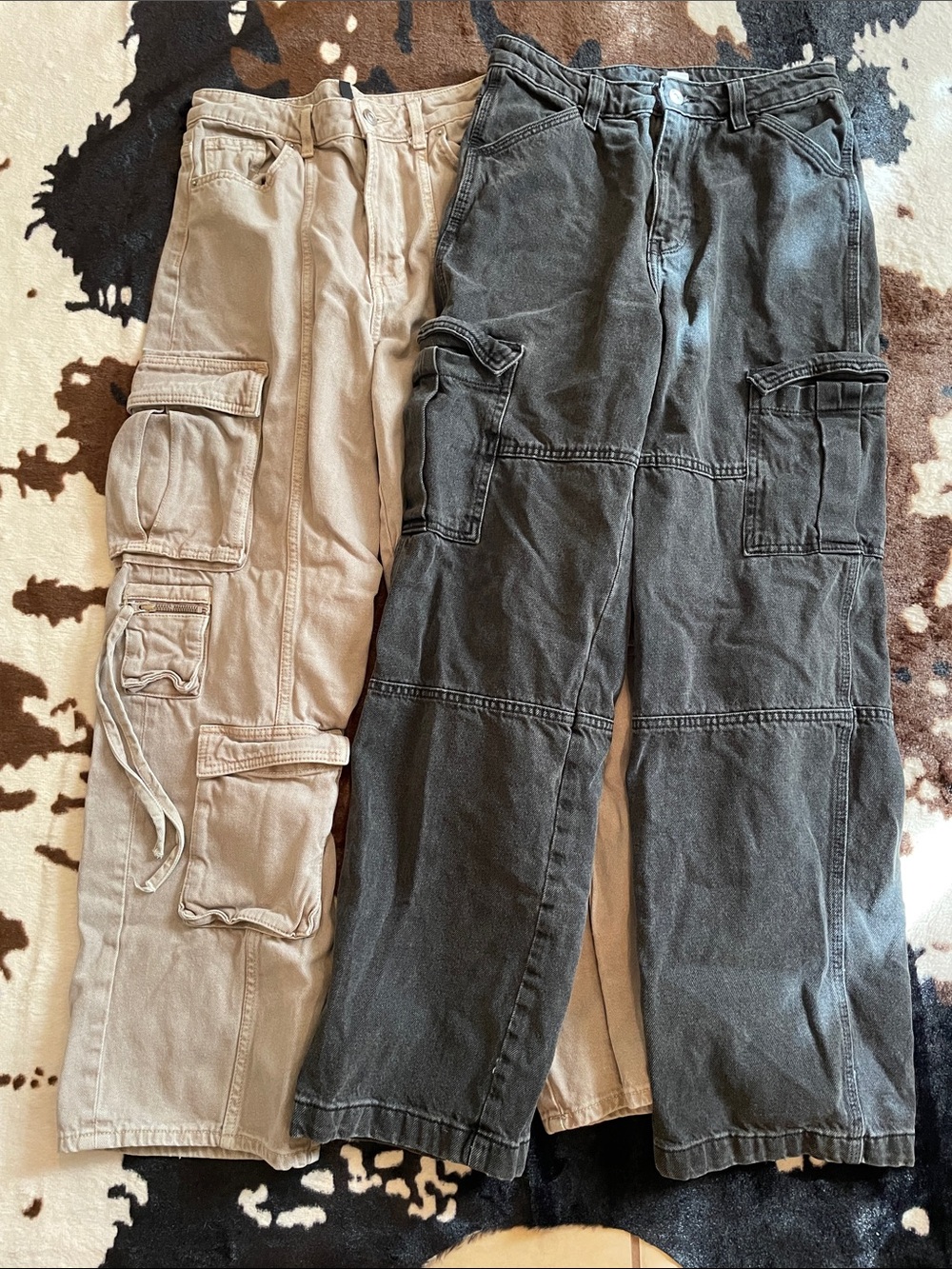 “Divided” Set of 2 cargo jeans!